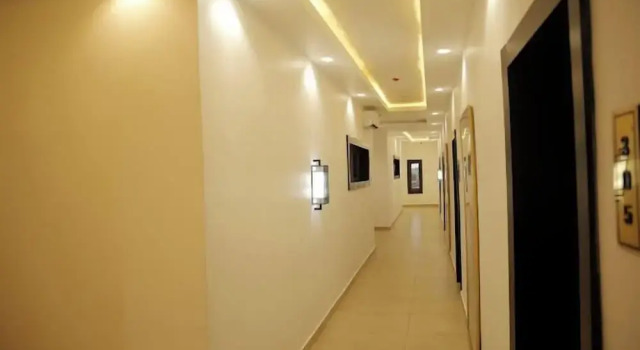 Royality Hill Apartment and Suites, Buchen Sie Ferienwohnung Okpanam Delta