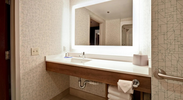 Двухместный номер Standard Holiday Inn Express Newport North - Middletown by IHG