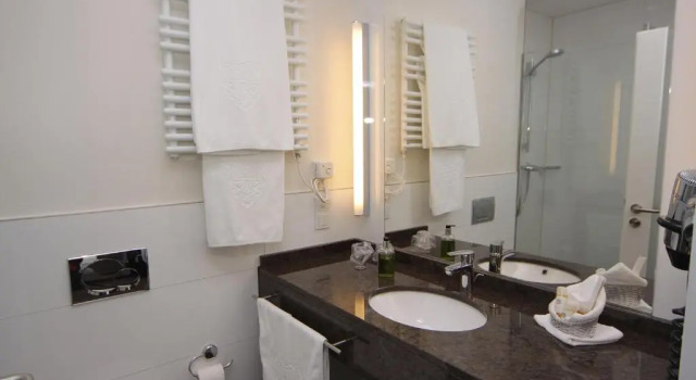 Трёхместный номер Comfort Parkhotel Wittekindshof