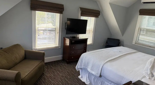 Двухместный номер Deluxe с балконом Crowne Pointe Historic Inn Adults Only