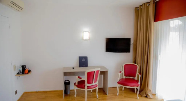 Трёхместный номер Standard с балконом и с видом на сад Arc Hôtel Sur Mer