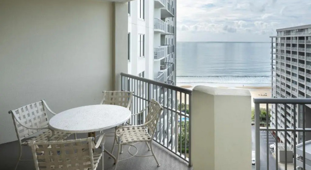 Condo с 3 комнатами с видом на океан Royale Palms Condominiums
