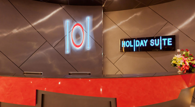 101 Holiday Suites
