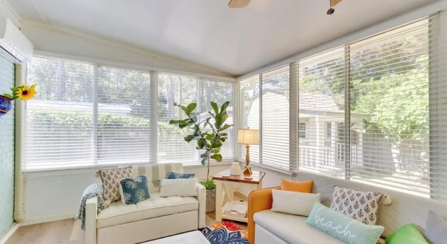 Bright Navarre Vacation Rental, 2 Mi to Beach!, Брондау Демалыс үйі Navarre Panhandle Florida