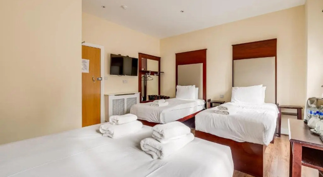 Четырёхместный номер Standard Belmont Hotel