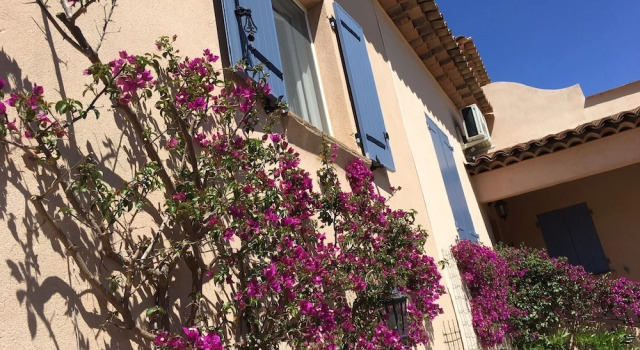 Beautiful Villa With Private Pool, Lovely Terraces, Privacy and Near St. Tropez, Забронировать Вилла Отели в центре Коголен, в центре