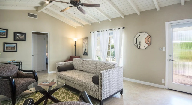 Lovely Palm Springs 2BR by RedAwning, Забронировать Отель Отели Палм-Спрингса 3 звезды, рядом с Palm Springs Mall Shopping Center, 3*