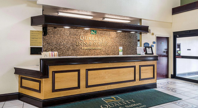 Quality Inn and Suites Harvey, Rezerwuj Hotel Hotele w Illinois z basenem, Basen