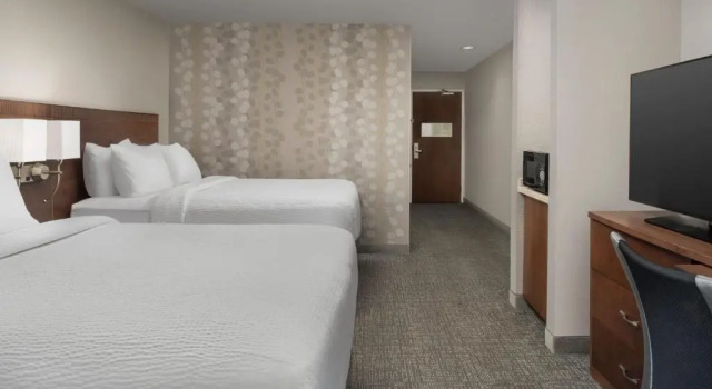 Четырёхместный номер Standard Residence Inn Chico