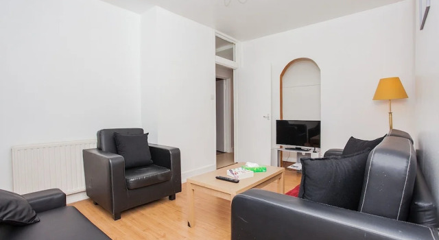 Spacious Shepherds Bush Apartment With Garden, Varaa Huoneisto Asunnot kohteessa Merseyside, Huoneisto