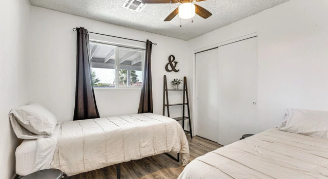 Modern Phoenix Home w/ Pool - 13 Mi to Downtown!, Забронировать Отель Финикс 