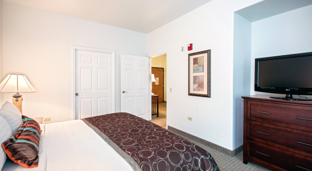 Staybridge Suites Rockford by IHG, Забронировать Отель Отели Рокфорд 3 звезды, рядом с Earl F. Elliott Park &amp; Golf Course - 18 Hole, 3*