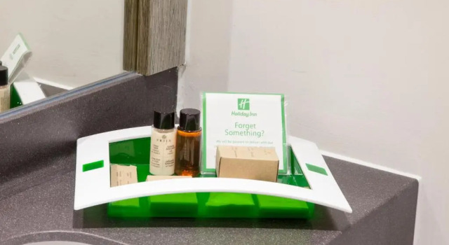 Четырёхместный номер Standard Holiday Inn Stoke on Trent M6 Jct15 by IHG