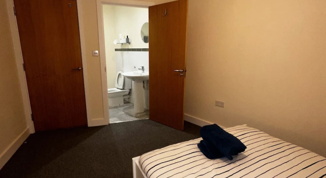 Коттедж с балконом Stunning 5-bed House in Peterborough, Host 15 g