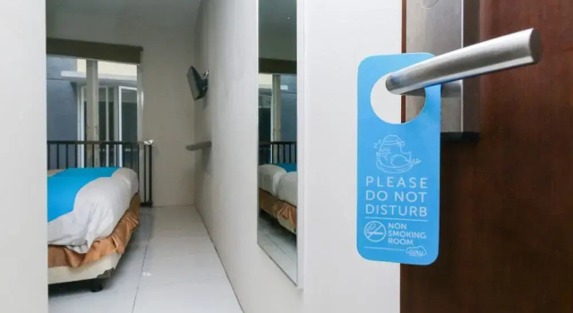 ZEN Rooms Mataram Airlangga, Забронировать Отель Отели Матарам с парковкой, рядом с Lombok Epicentrum Mall, Парковка