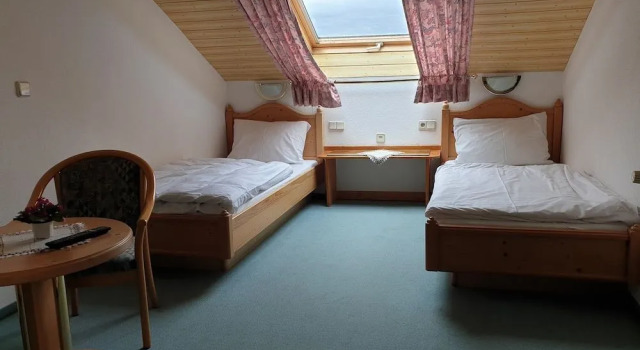 Zum Lindenwirt, Varaa Hotelli Hotellit Baijeri pysäköinnillä, Pysäköinti