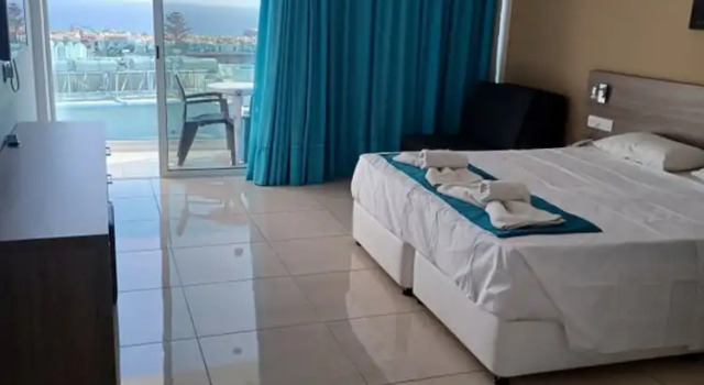 Трёхместный номер Standard с балконом Sunny Blue Hotel