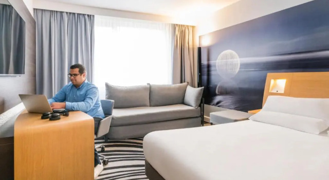 Четырёхместный номер Comfort Novotel Saclay