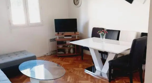 Superbe appart 2 pièces -accès autonome- avec parking gratuit, Book Apartment  