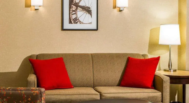 Cambria Suites Traverse City, Buchen Sie Hotel Hotels in Traverse City mit Pool, Schwimmbad
