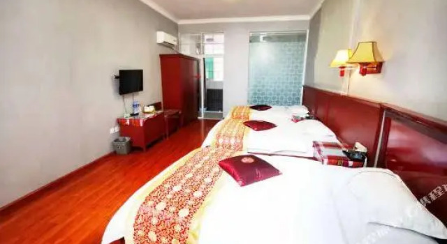 Xinjiangyuan Hostel, Забронировать Хостел Лицзян Юньнань, рядом с Улица Сквер-стрит Древнего города Даянь