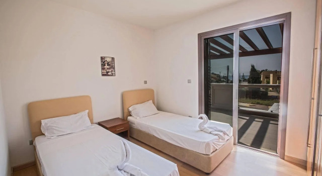 Sea Satin Villas - Ayia Napa Center, Забронировать Отель Отели Айия-Напа с парковкой, рядом с Парк развлечений Айа-Напа, Парковка