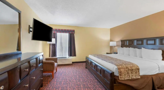 Люкс Best Western Louisville East Inn & Suites
