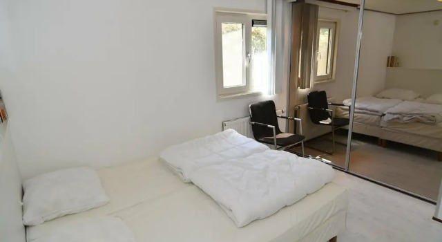 Adapted Chalet With Dishwasher, 3.5km From the sea in Egmond, Забронировать Шале Эгмонд-ан-ден-Хуф Noord-Kennemerland