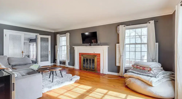 Half-mi to Unc: Historic Dtwn Greeley Home, Rezerwuj Hotel Greeley Kolorado