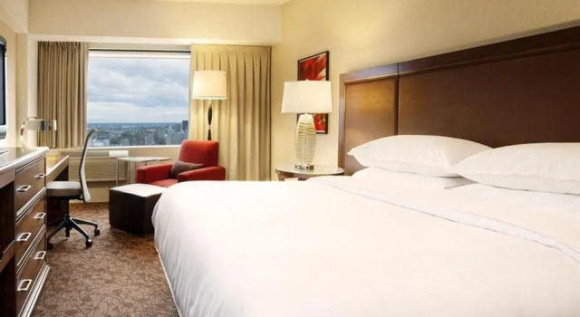 Полулюкс Le Centre Sheraton Montreal Hotel