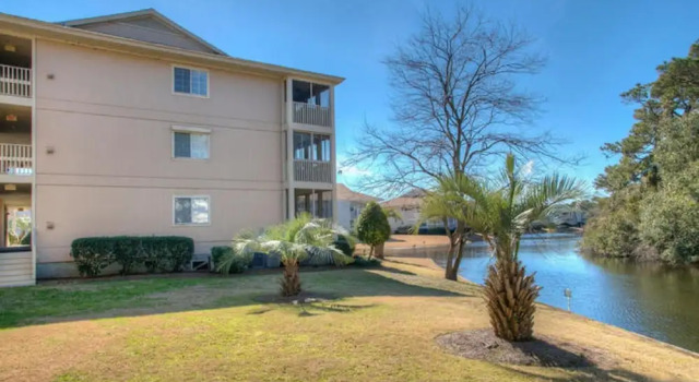 Tilghman Shores by Elliott Beach Rentals, Забронировать Отель Отели Норт-Миртл-Бич с парковкой, рядом с Парк на берегу океана «Черри-Гров», Парковка