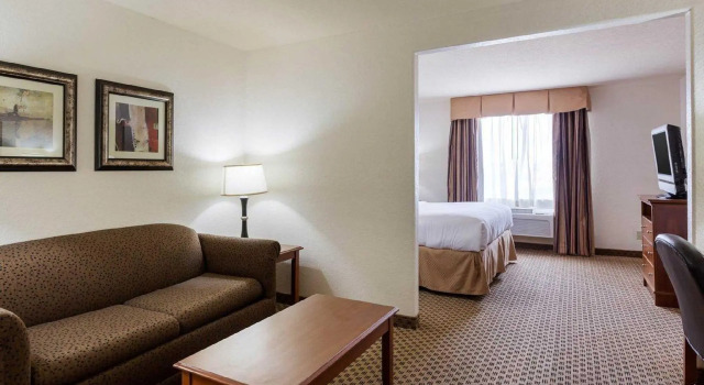 Двухместный люкс Quality Suites Huntsville Near University