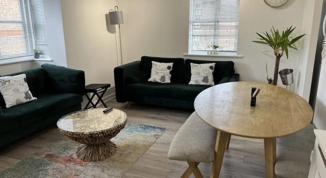 Impeccable 2-bed Apartment in Erith