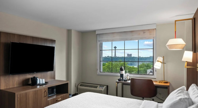 Четырёхместный номер Premium с красивым видом из окна Holiday Inn Niagara Falls State Park Entry by IHG
