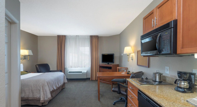 Четырёхместный люкс Candlewood Suites New Bern by IHG