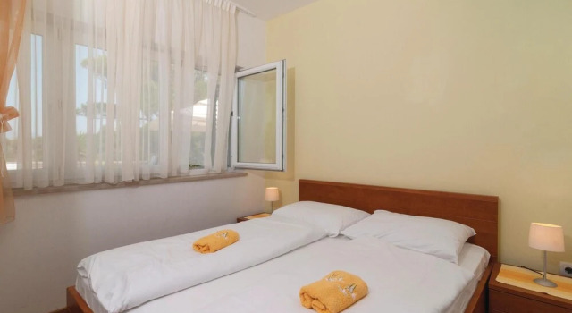 Amazing Home in Postira With 8 Bedrooms, Wifi and Outdoor Swimming Pool, Prenota Hotel Postira Isola di Brazza