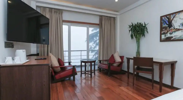 Номер Standard с балконом и с видом на воду Renest Dunsvirk Court Mussoorie