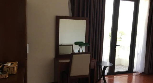 Семейный люкс с красивым видом из окна The Melbourne Hotel Ninh Binh