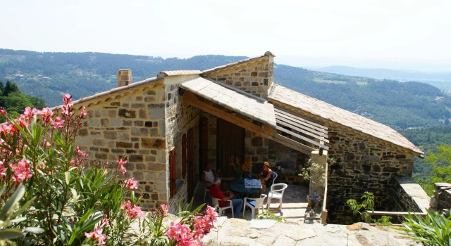 Beautiful house made of natural stone, with swimming pool and very nice view