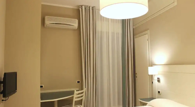Двухместный номер Classic с балконом Astoria Hotel