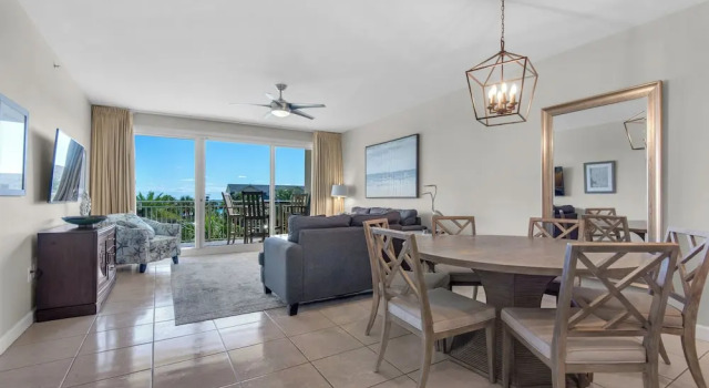 Номер Standard с балконом и с видом на бассейн Spacious 2BR Condo w/ Partial Gulf Views, Pool, Across the Street From Beach!
