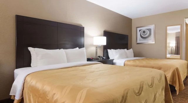 Четырёхместный номер Standard с балконом Quality Inn Magnolia