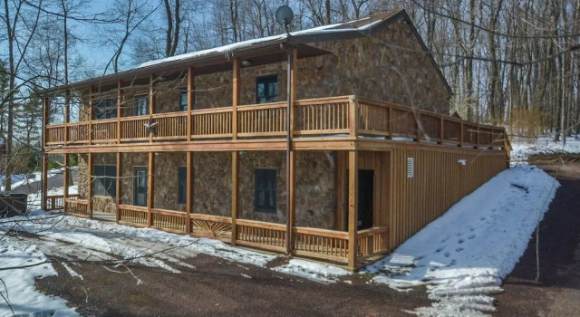 Just About Paradise by Taylor Made Deep Creek, Book Hotel Oakland Maryland