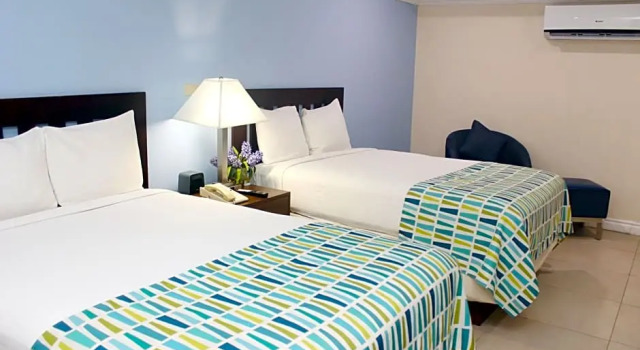 Полулюкс The Knutsford Court Hotel
