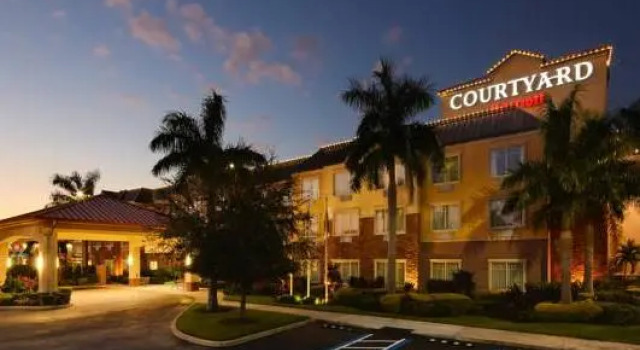 Четырёхместный люкс Courtyard by Marriott Sarasota at University Town Center