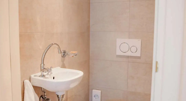 Двухместный номер Comfort с балконом и с видом на канал Grand Hotel Karel V