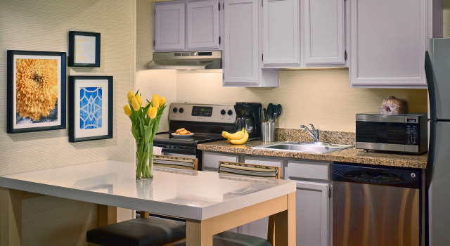 Четырёхместный люкс Sonesta Simply Suites Cleveland Airport