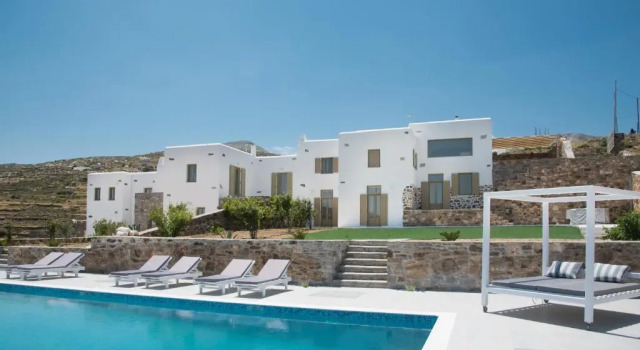 Коттедж с 4 комнатами Agiasi Villas