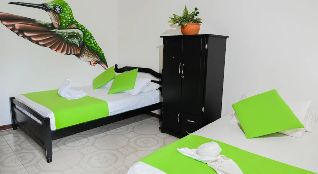 Трёхместный номер Comfort EcoHotel Colibrí Armenia - Salento