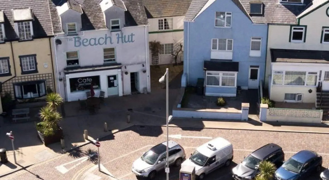 The Hut Wales - A Sea Front Inn, Prenota Hotel Holyhead Anglesey